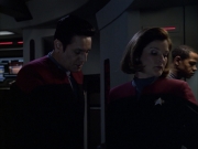 extant_StarTrek_VOY_6x07-DragonsTeeth_02802.jpg