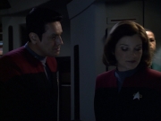 extant_StarTrek_VOY_6x07-DragonsTeeth_02805.jpg