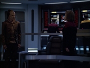 extant_StarTrek_VOY_6x07-DragonsTeeth_02833.jpg