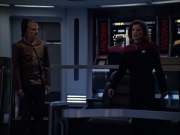 extant_StarTrek_VOY_6x07-DragonsTeeth_02835.jpg
