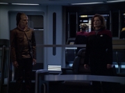 extant_StarTrek_VOY_6x07-DragonsTeeth_02839.jpg