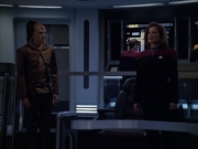 extant_StarTrek_VOY_6x07-DragonsTeeth_02840.jpg
