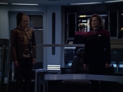 extant_StarTrek_VOY_6x07-DragonsTeeth_02842.jpg