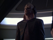 extant_StarTrek_VOY_6x07-DragonsTeeth_02887.jpg