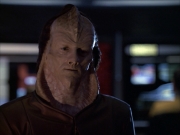 extant_StarTrek_VOY_6x07-DragonsTeeth_02916.jpg