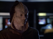 extant_StarTrek_VOY_6x07-DragonsTeeth_02917.jpg