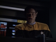 extant_StarTrek_VOY_6x07-DragonsTeeth_02958.jpg