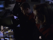 extant_StarTrek_VOY_6x07-DragonsTeeth_03002.jpg
