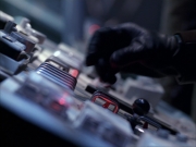 extant_StarTrek_VOY_6x07-DragonsTeeth_03087.jpg