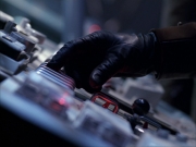 extant_StarTrek_VOY_6x07-DragonsTeeth_03088.jpg