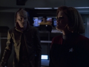 extant_StarTrek_VOY_6x07-DragonsTeeth_03109.jpg