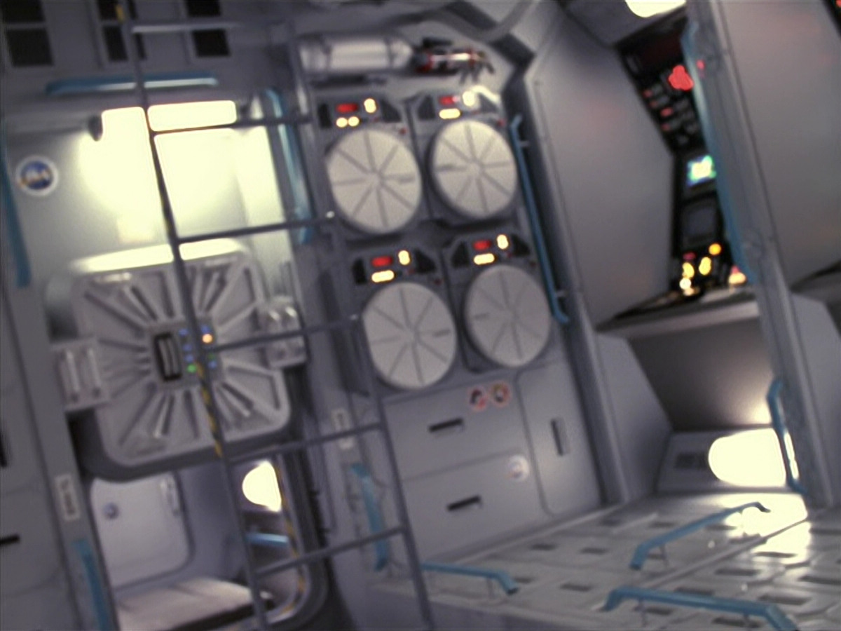 extant_StarTrek_VOY_6x08-OneSmallStep_00022.jpg