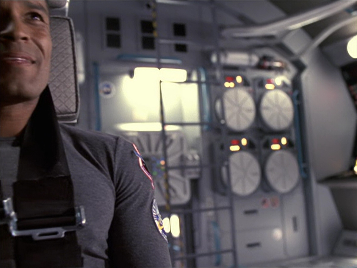 extant_StarTrek_VOY_6x08-OneSmallStep_00025.jpg