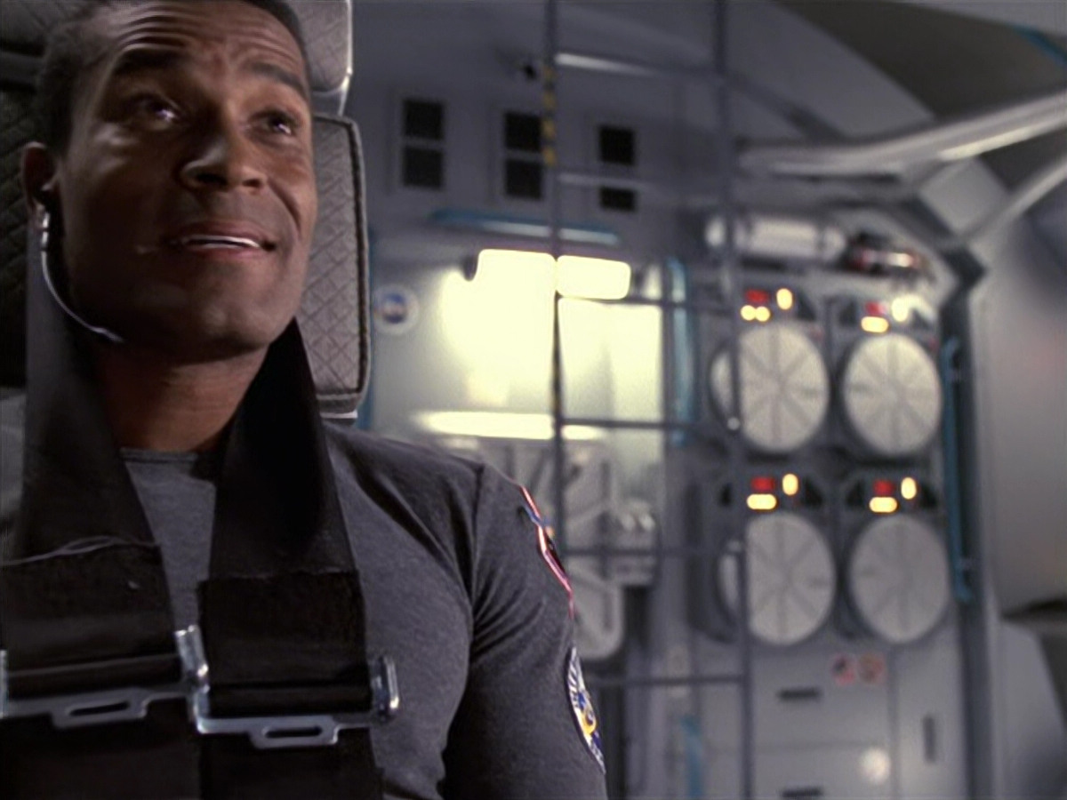 extant_StarTrek_VOY_6x08-OneSmallStep_00026.jpg