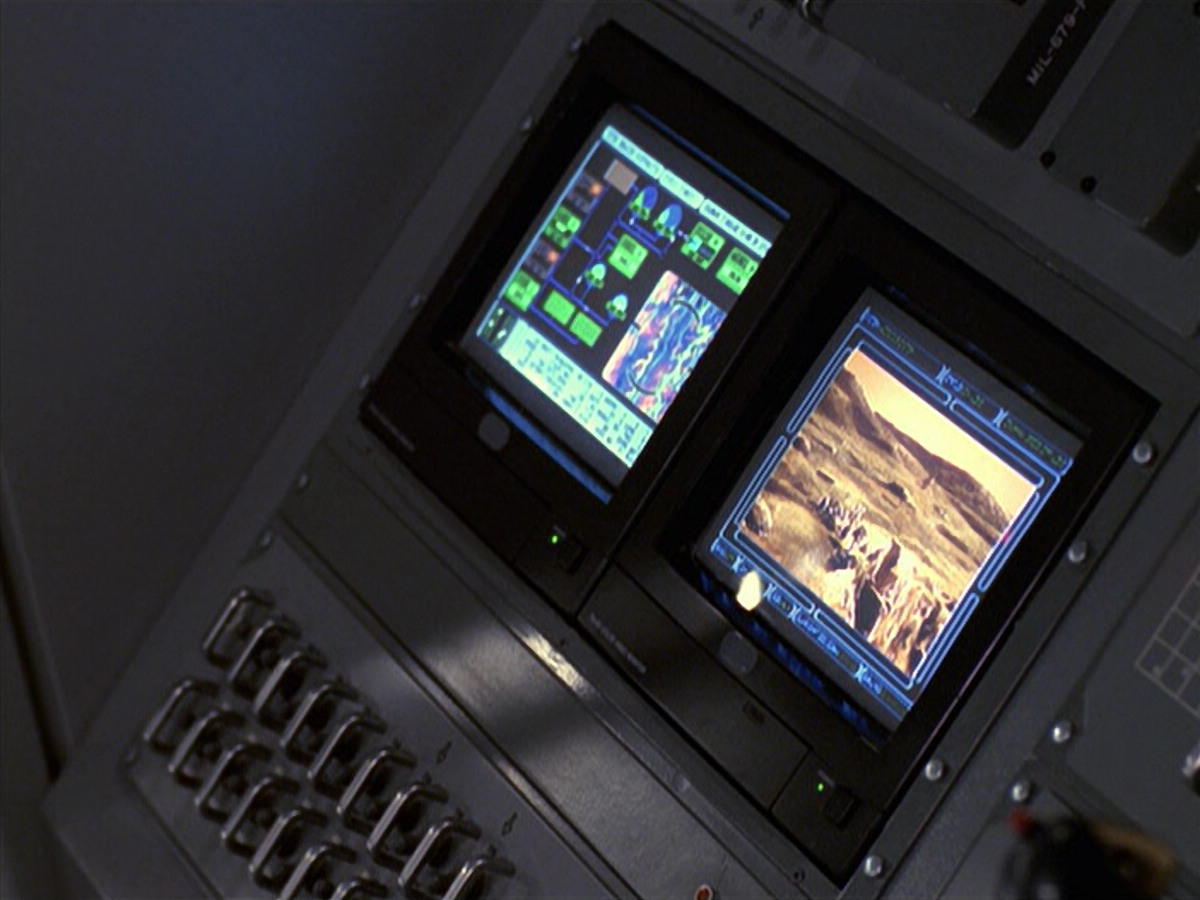 extant_StarTrek_VOY_6x08-OneSmallStep_00037.jpg