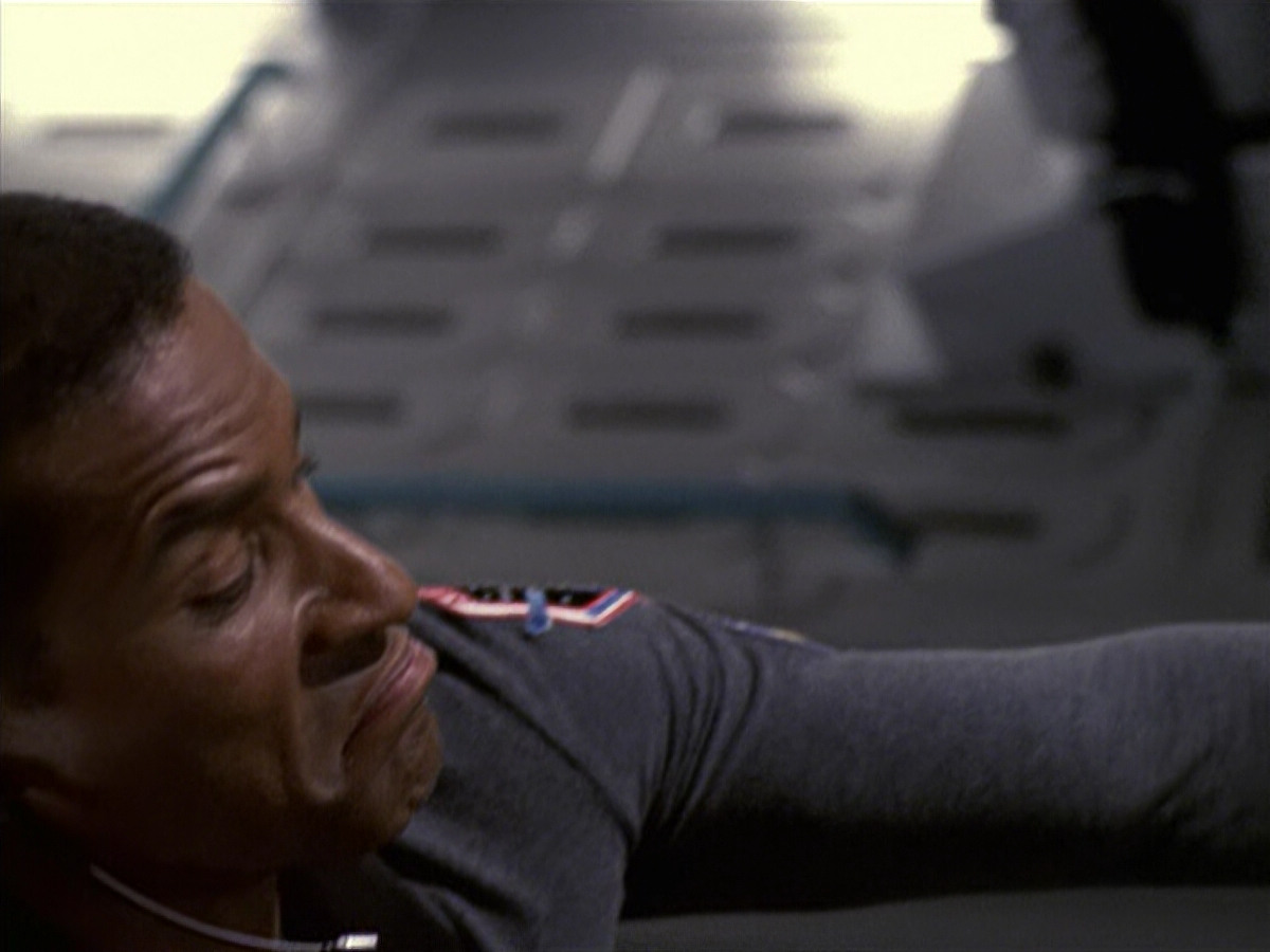 extant_StarTrek_VOY_6x08-OneSmallStep_00044.jpg