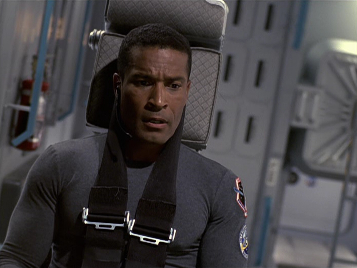 extant_StarTrek_VOY_6x08-OneSmallStep_00085.jpg