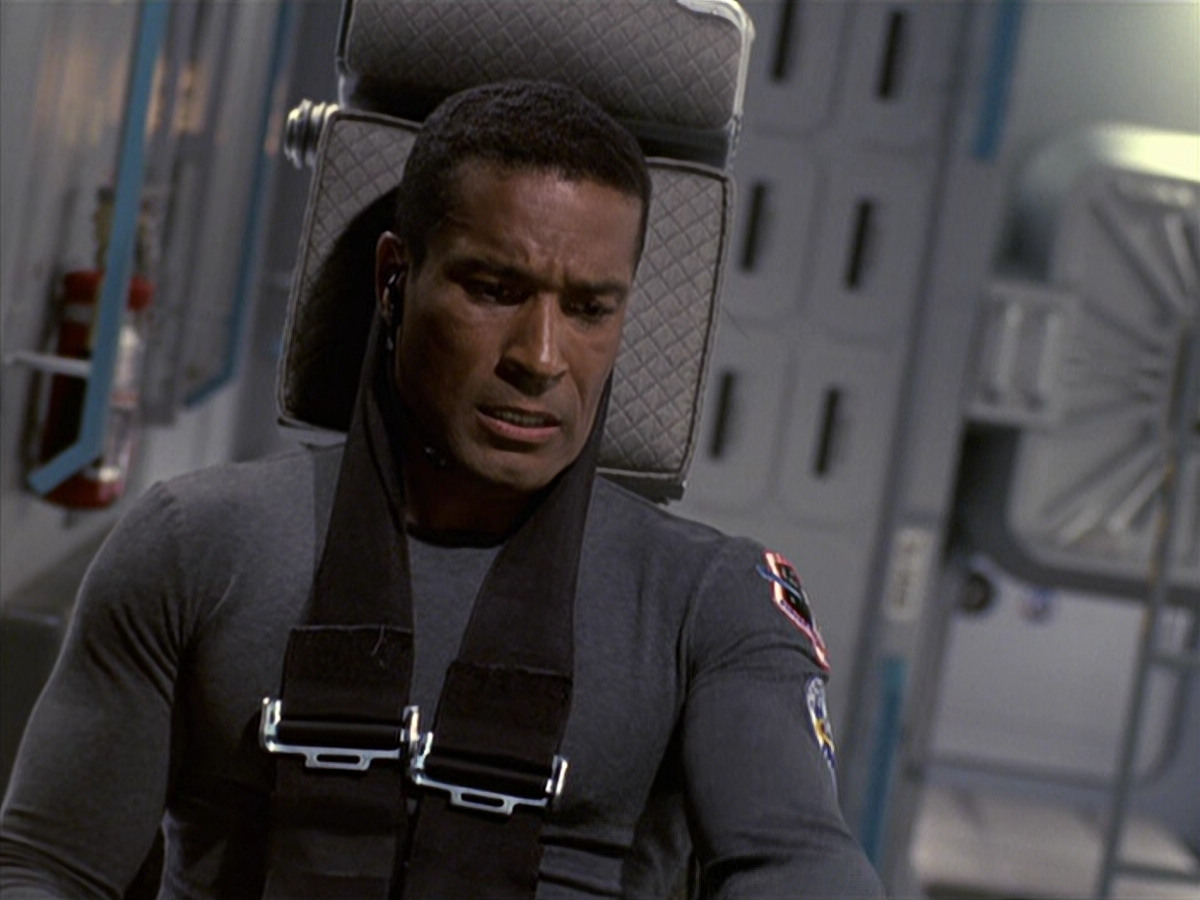 extant_StarTrek_VOY_6x08-OneSmallStep_00087.jpg