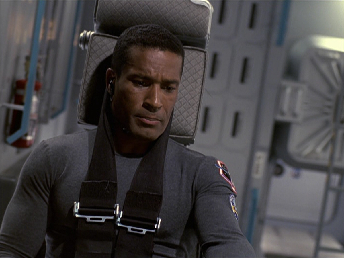 extant_StarTrek_VOY_6x08-OneSmallStep_00089.jpg