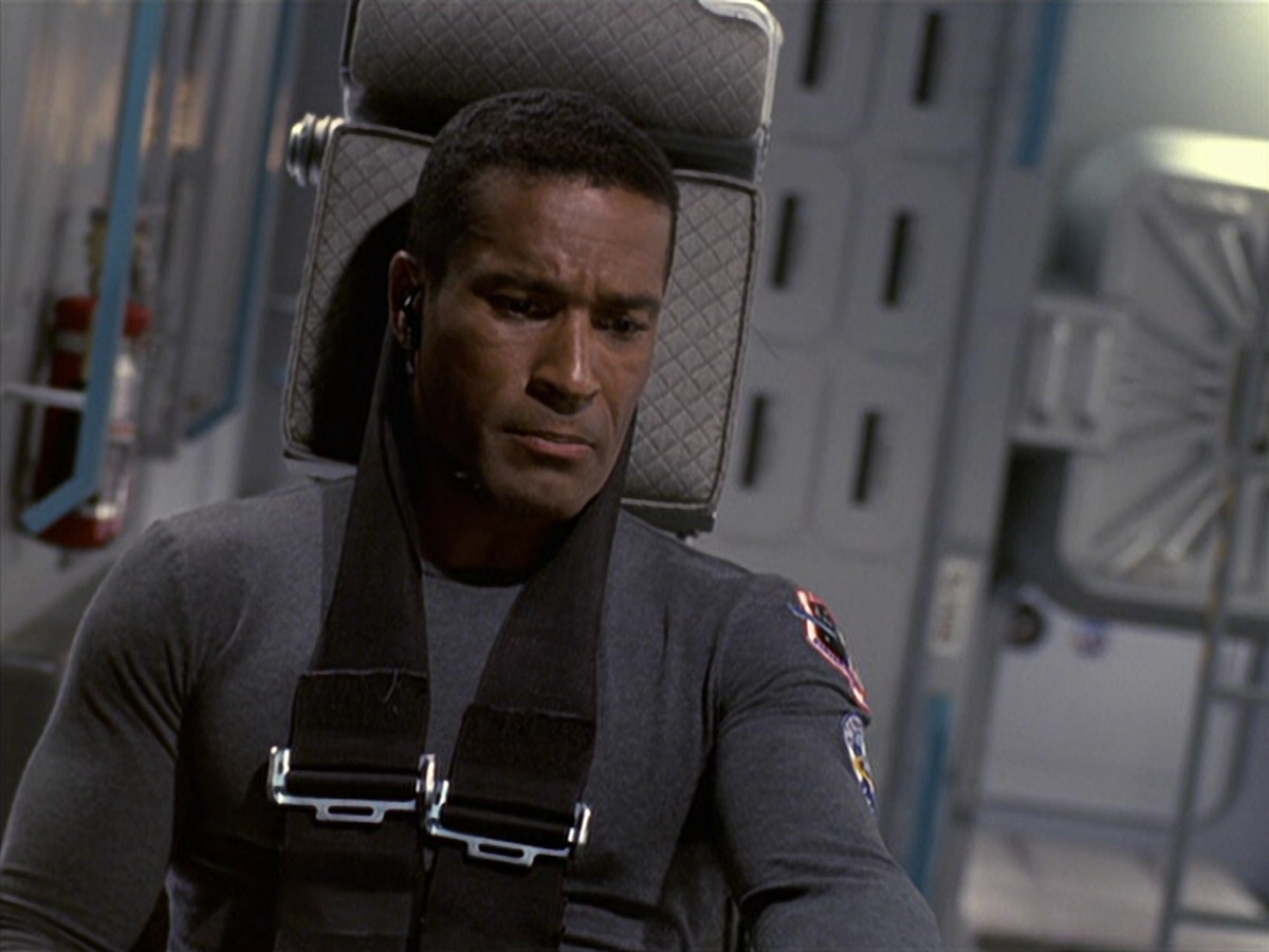 extant_StarTrek_VOY_6x08-OneSmallStep_00090.jpg