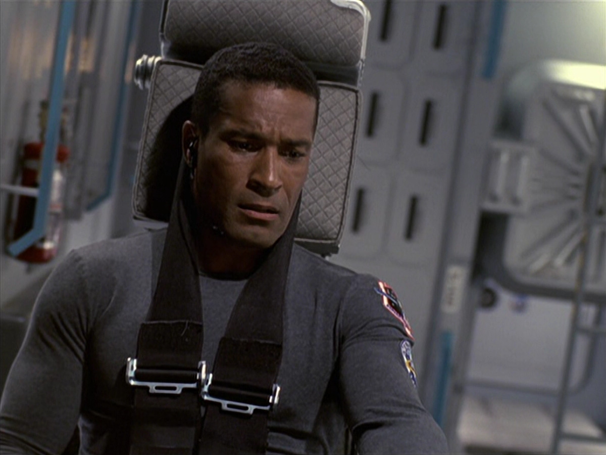 extant_StarTrek_VOY_6x08-OneSmallStep_00091.jpg