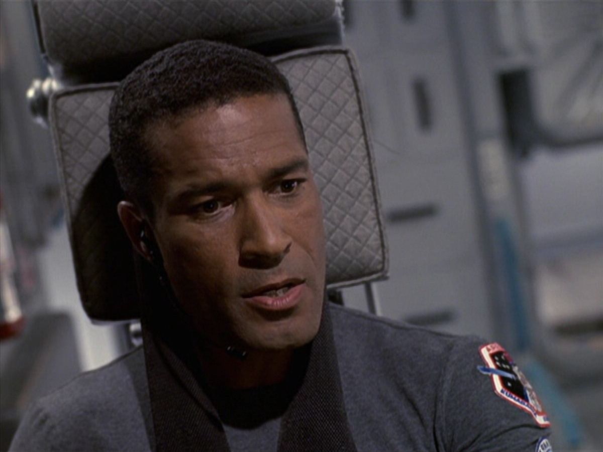 extant_StarTrek_VOY_6x08-OneSmallStep_00114.jpg