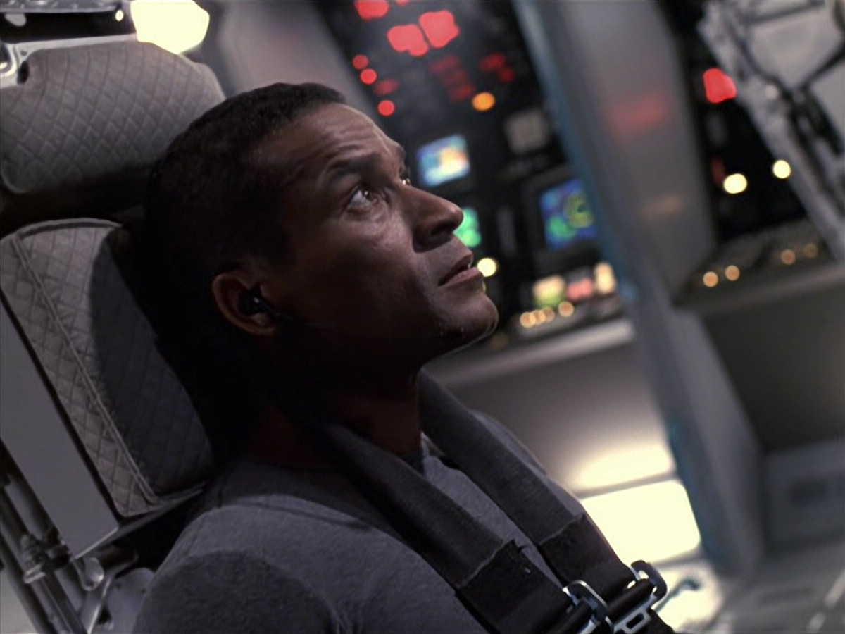 extant_StarTrek_VOY_6x08-OneSmallStep_00139.jpg