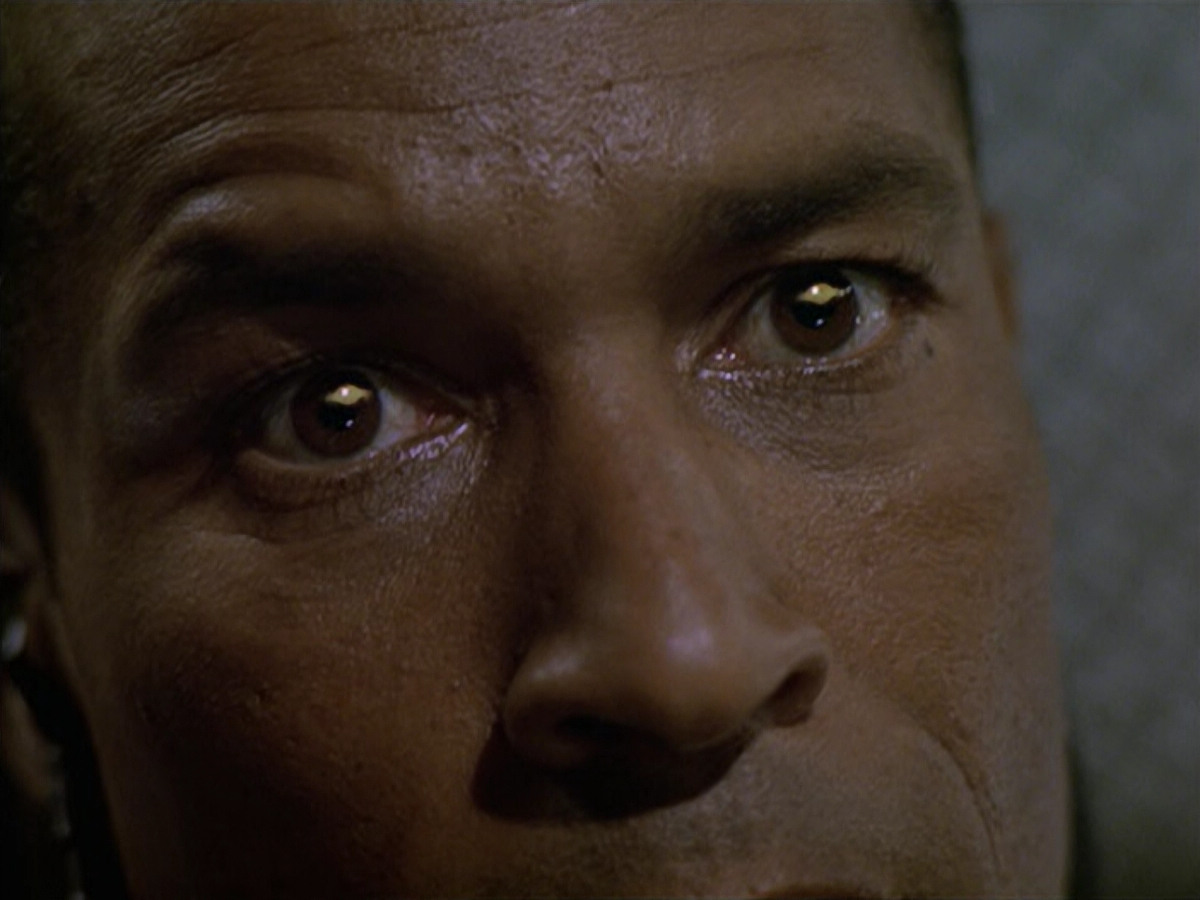 extant_StarTrek_VOY_6x08-OneSmallStep_00147.jpg