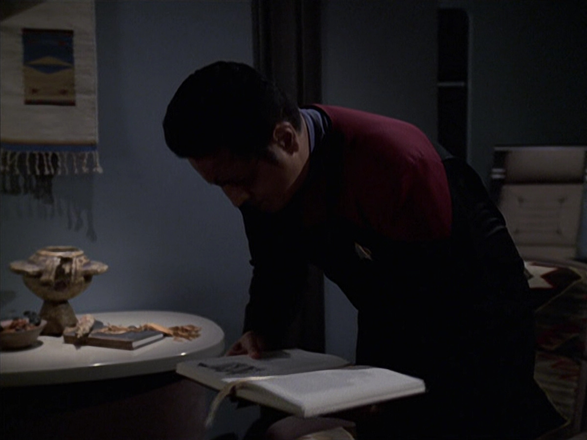 extant_StarTrek_VOY_6x08-OneSmallStep_00363.jpg