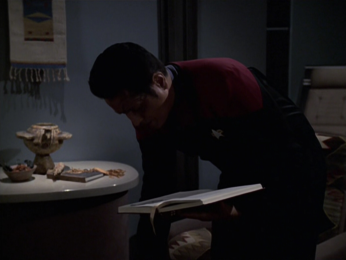 extant_StarTrek_VOY_6x08-OneSmallStep_00364.jpg