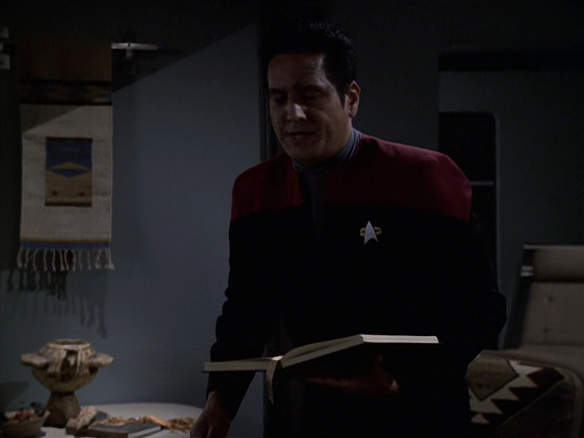 extant_StarTrek_VOY_6x08-OneSmallStep_00366.jpg