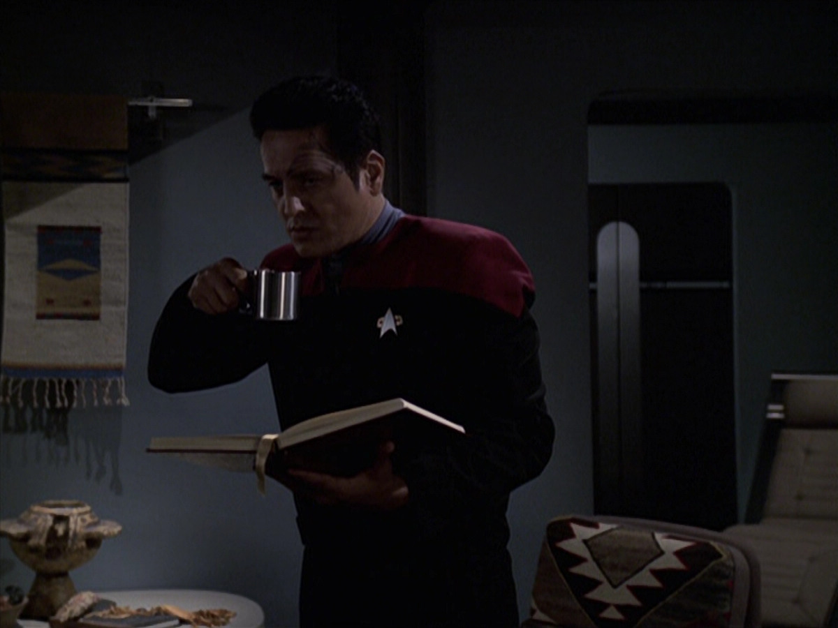 extant_StarTrek_VOY_6x08-OneSmallStep_00383.jpg