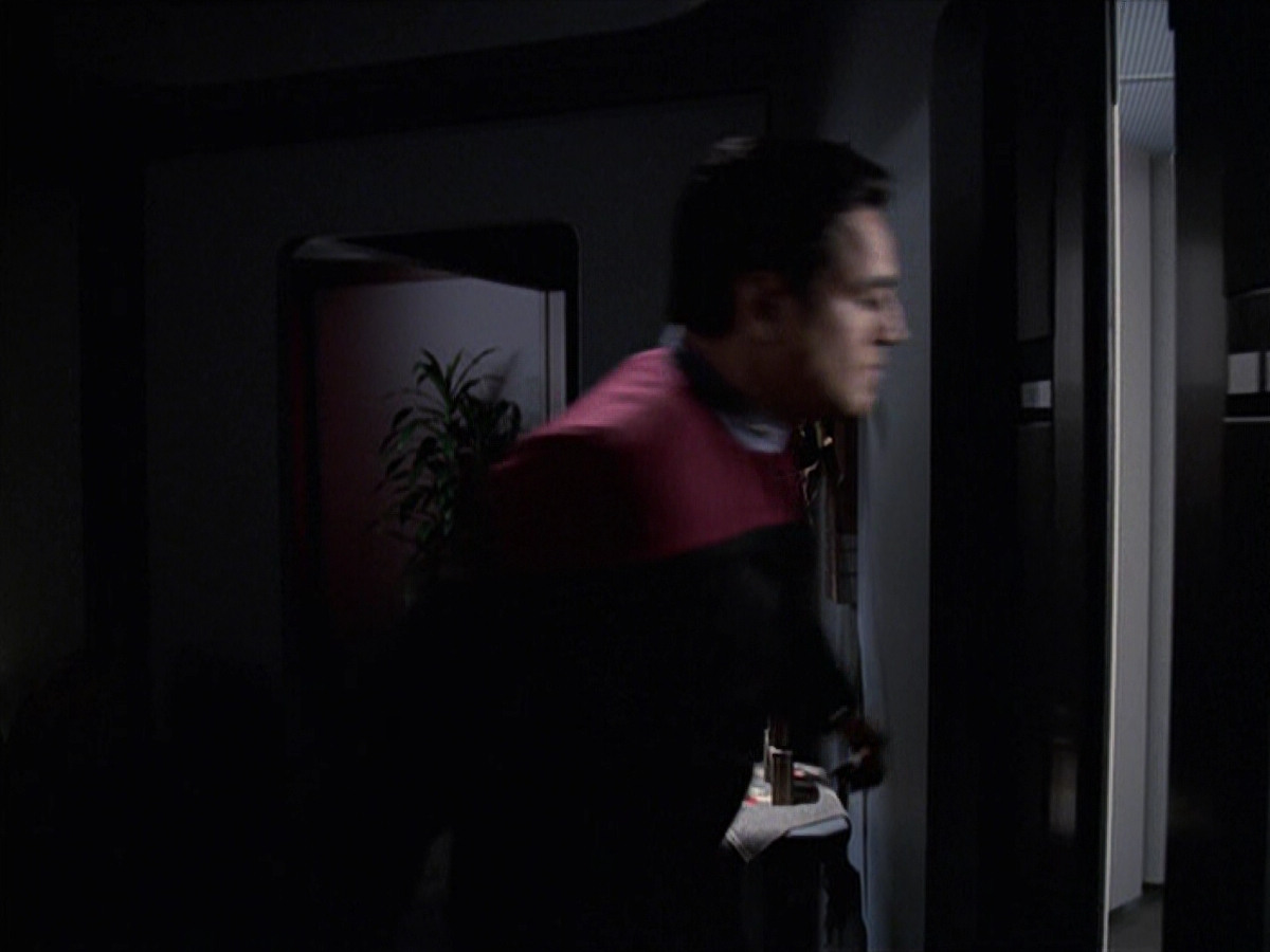 extant_StarTrek_VOY_6x08-OneSmallStep_00400.jpg