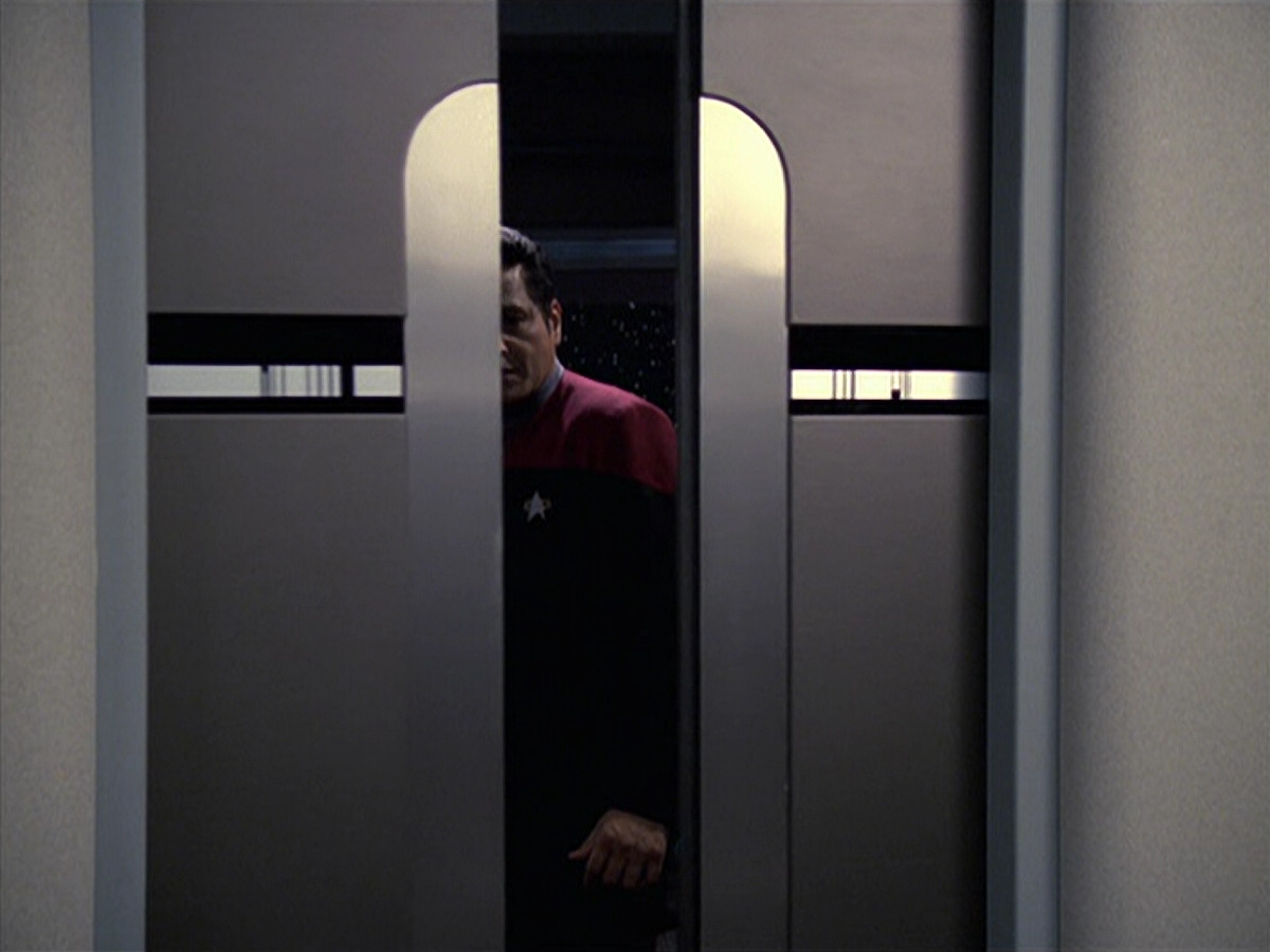 extant_StarTrek_VOY_6x08-OneSmallStep_00404.jpg