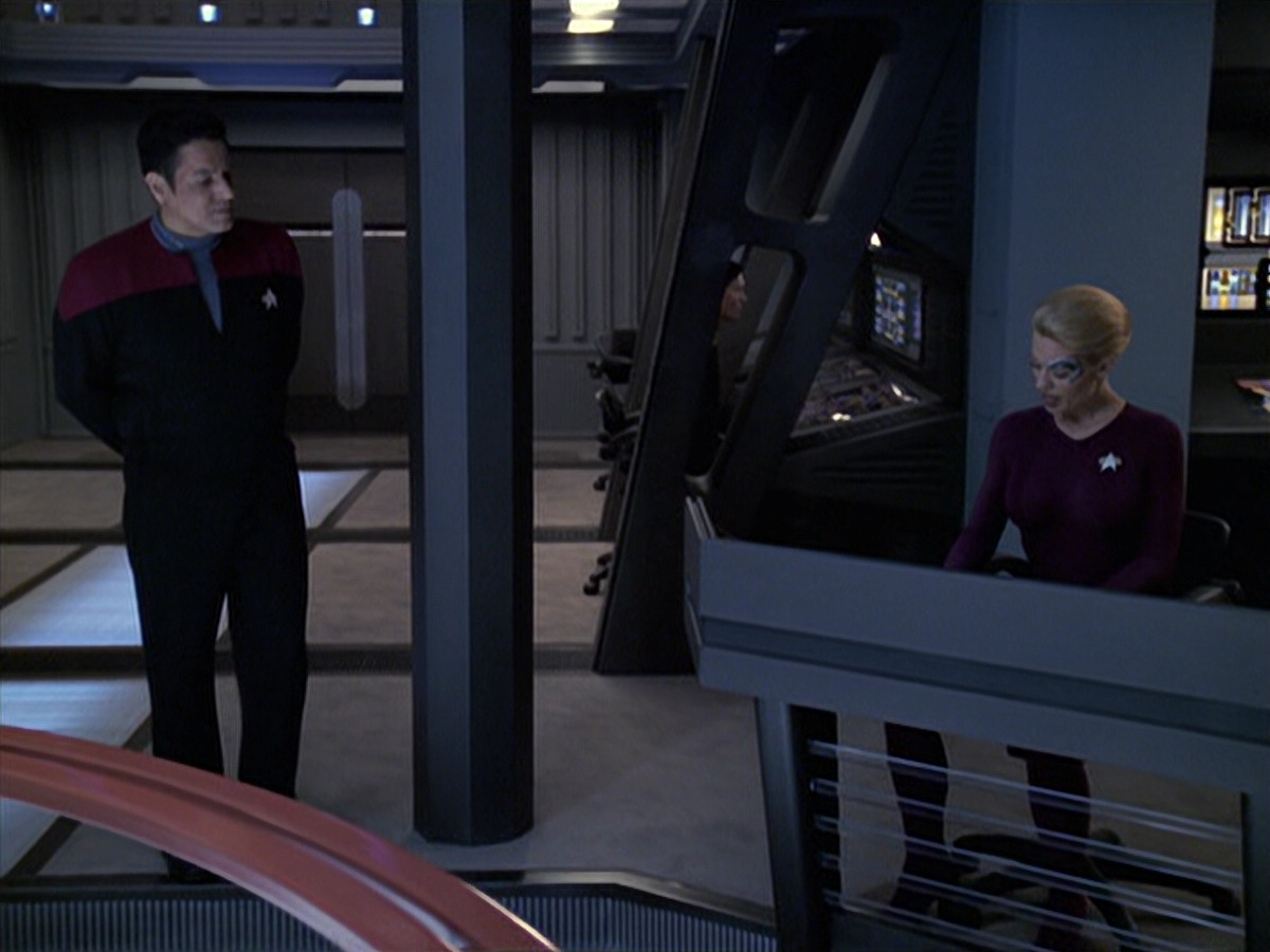 extant_StarTrek_VOY_6x08-OneSmallStep_00428.jpg