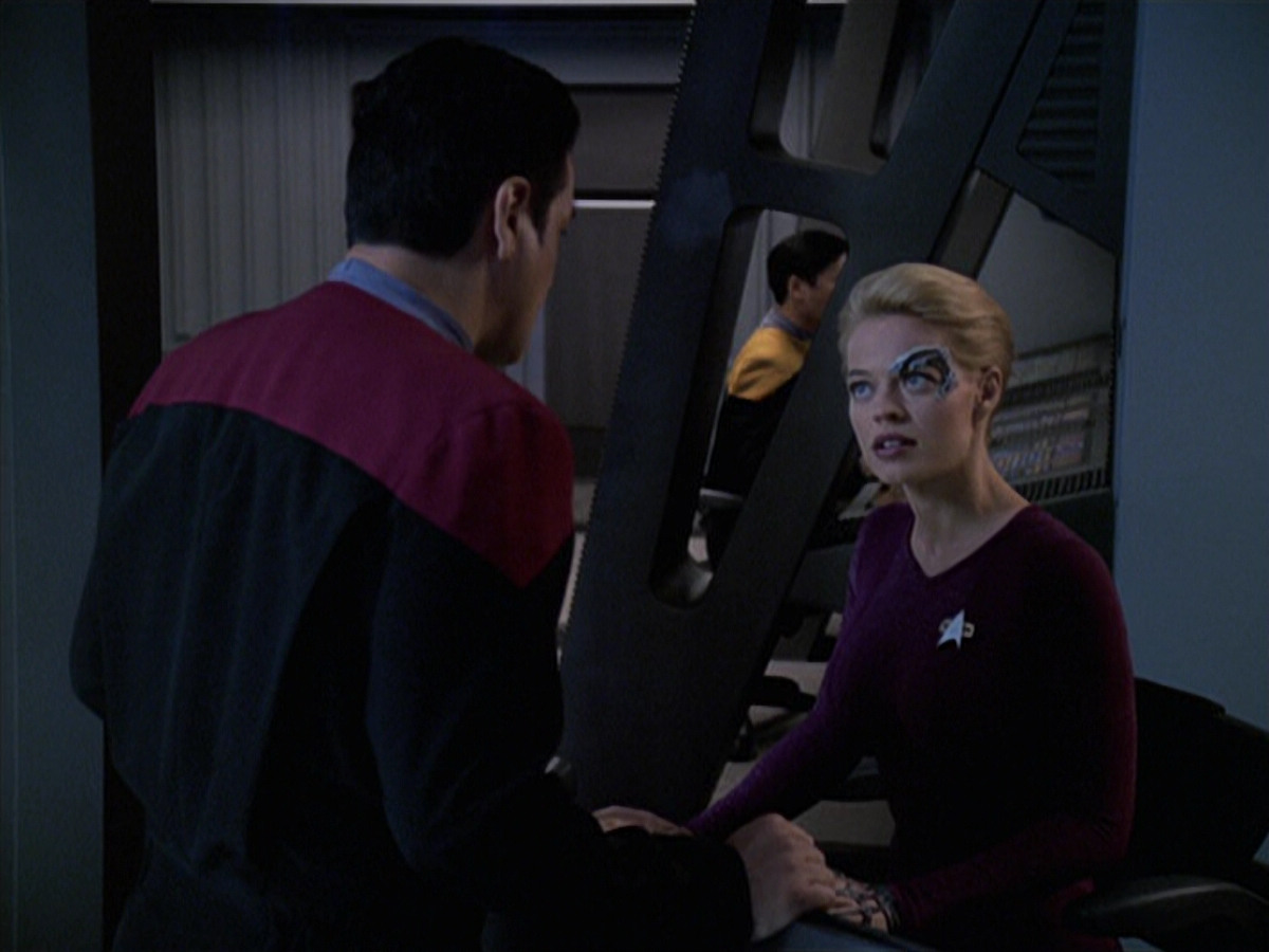 extant_StarTrek_VOY_6x08-OneSmallStep_00455.jpg