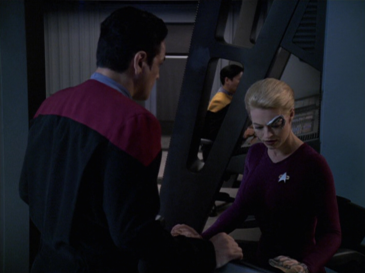 extant_StarTrek_VOY_6x08-OneSmallStep_00464.jpg