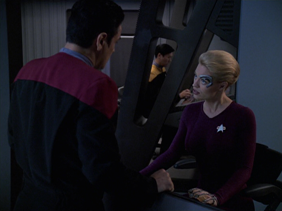 extant_StarTrek_VOY_6x08-OneSmallStep_00481.jpg