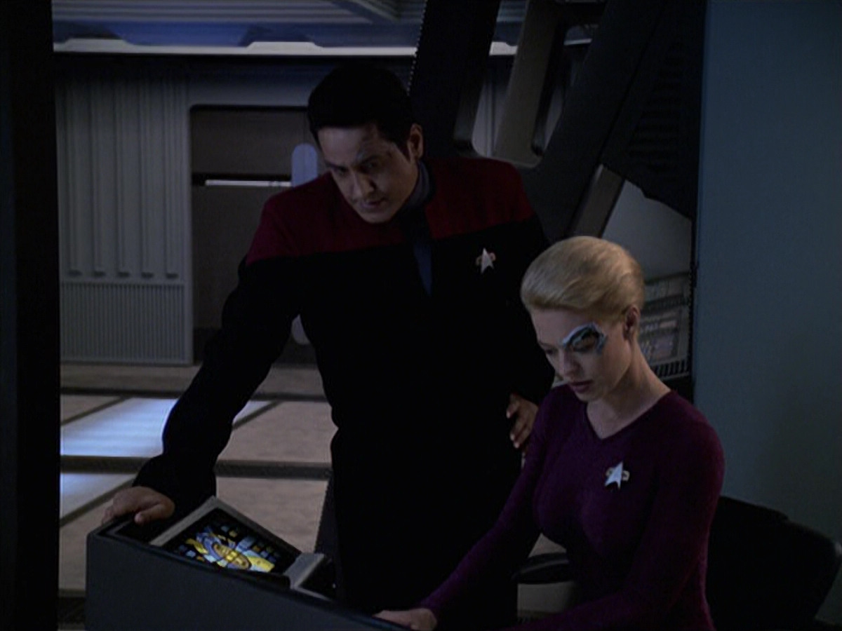 extant_StarTrek_VOY_6x08-OneSmallStep_00496.jpg