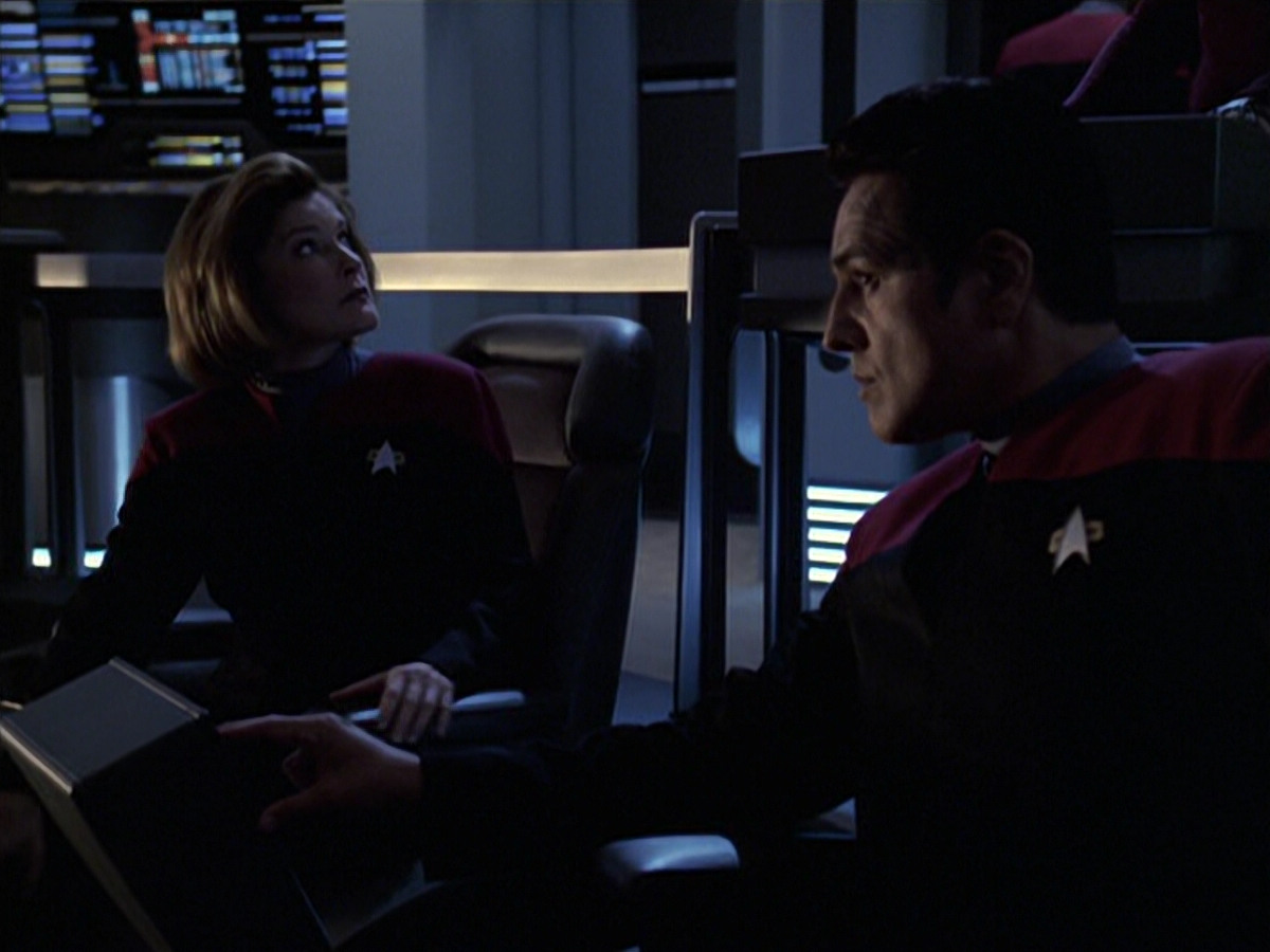 extant_StarTrek_VOY_6x08-OneSmallStep_00595.jpg