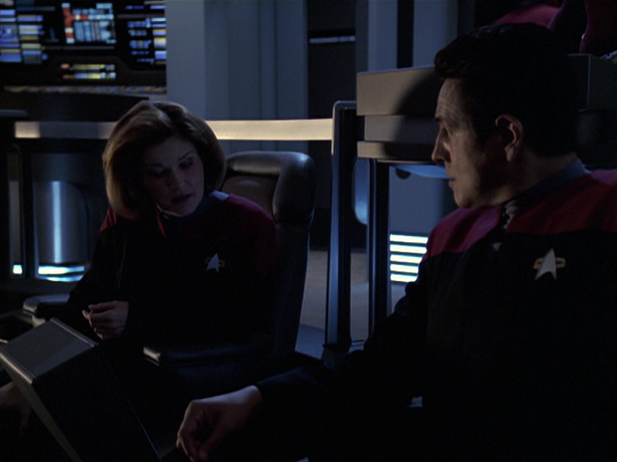 extant_StarTrek_VOY_6x08-OneSmallStep_00628.jpg