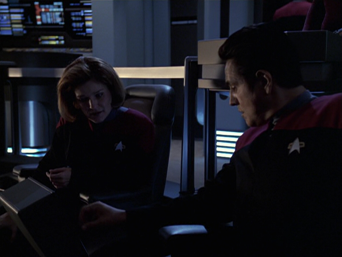 extant_StarTrek_VOY_6x08-OneSmallStep_00629.jpg