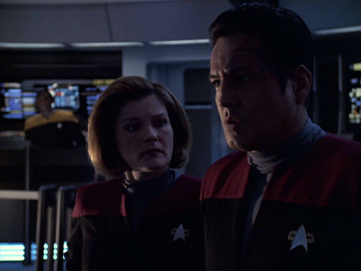 extant_StarTrek_VOY_6x08-OneSmallStep_00654.jpg