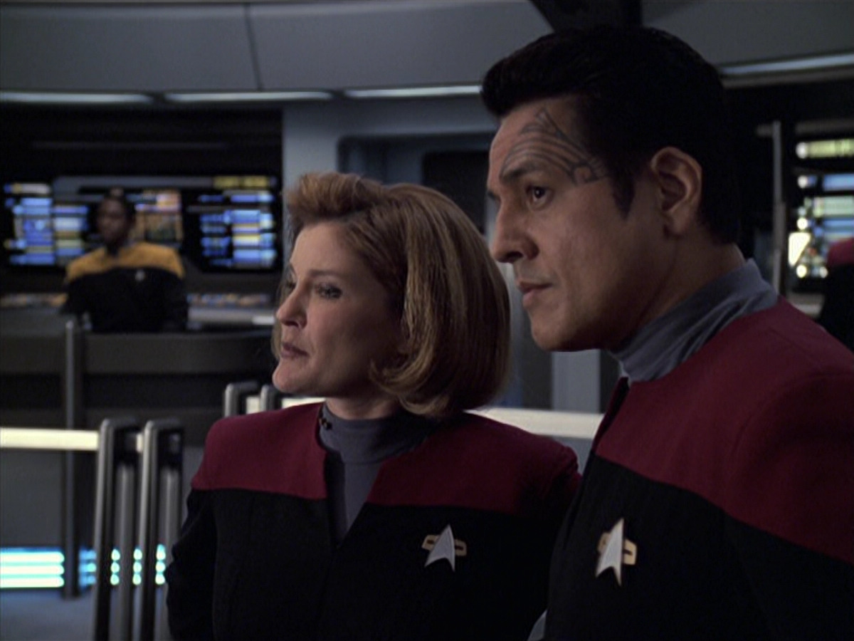 extant_StarTrek_VOY_6x08-OneSmallStep_00687.jpg