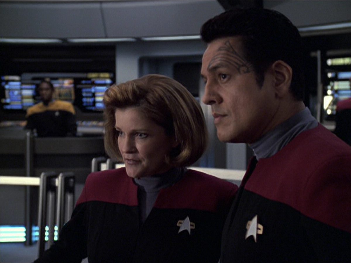 extant_StarTrek_VOY_6x08-OneSmallStep_00691.jpg
