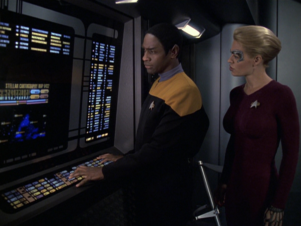 extant_StarTrek_VOY_6x08-OneSmallStep_00786.jpg