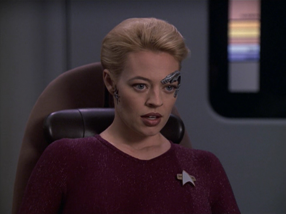 extant_StarTrek_VOY_6x08-OneSmallStep_00923.jpg