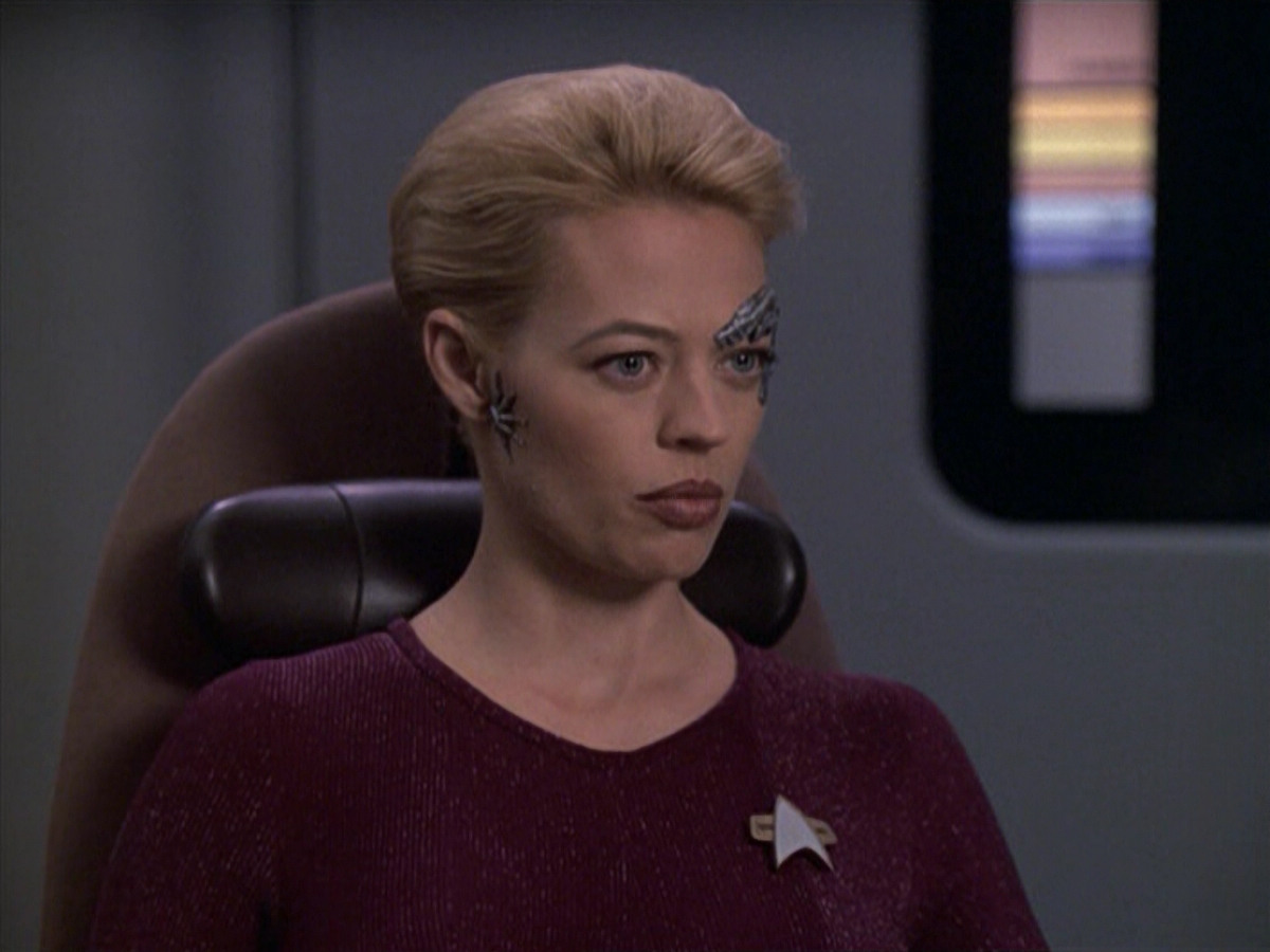 extant_StarTrek_VOY_6x08-OneSmallStep_00934.jpg