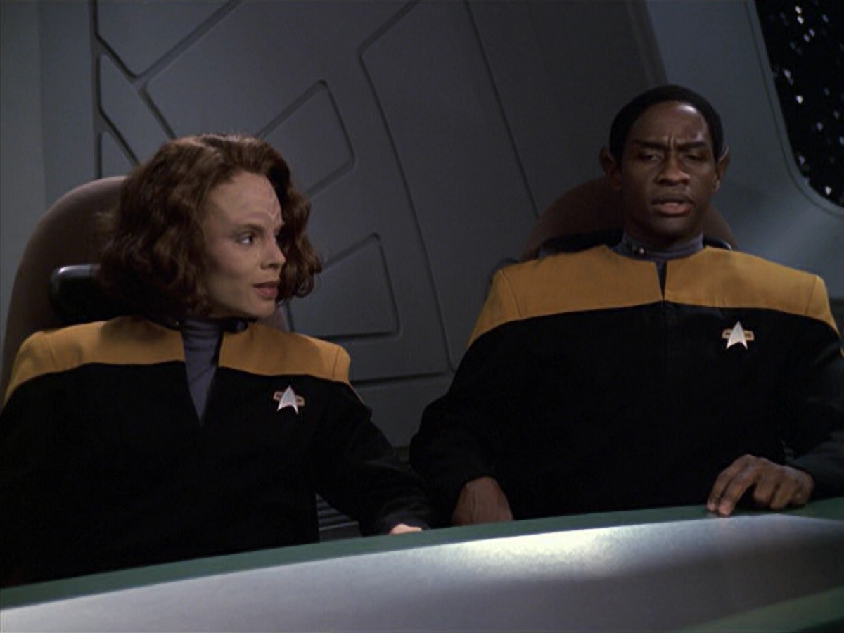 extant_StarTrek_VOY_6x08-OneSmallStep_00938.jpg