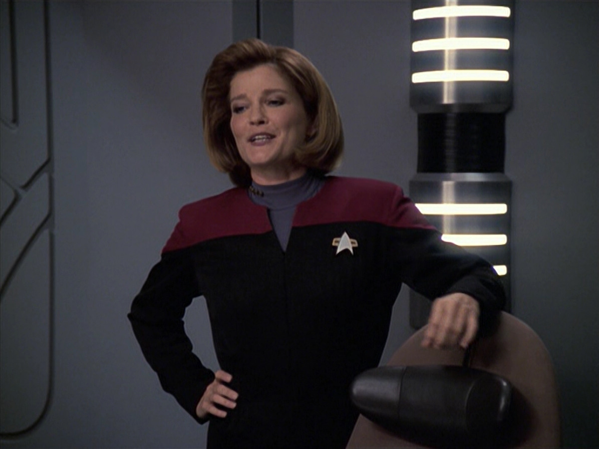 extant_StarTrek_VOY_6x08-OneSmallStep_00988.jpg